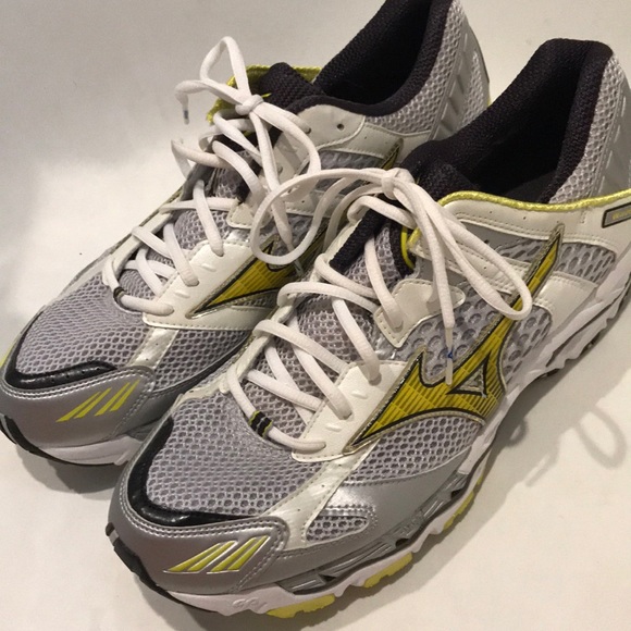 mizuno wave nirvana 3